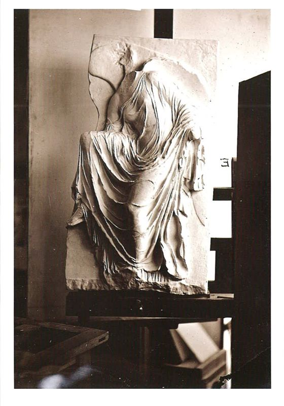 'ules Joly-Grangedor (1819-1871). Vénus dénouant sa sandale. Prise dans l'atelier de moulage du Louvre, plaque de verre (22 Fi 2116)