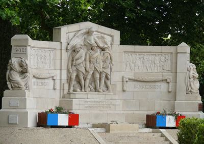Bourges, Monument aux morts.
