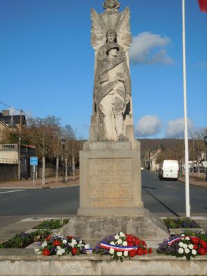 Saint-Amand-Montrond, Monument aux morts.