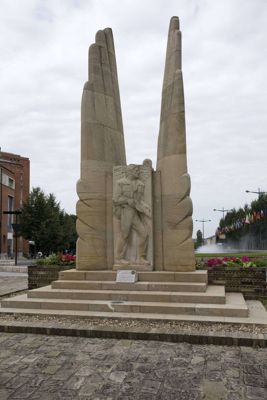 Bourges, Monument aux morts.