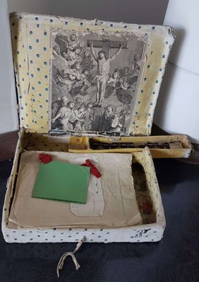 Archives départementales du Cher, fonds de Chevilly/Tausserat, 19 J 88, "boîte pour dame ouverte"