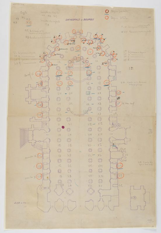 Plan de la cathédrale de Bourges annoté par Robert Gauchery pour localiser les vitraux dont la dépose est partielle ou totale, s. d. [vers 1939]. AD du Cher, 36 Fi 63 248