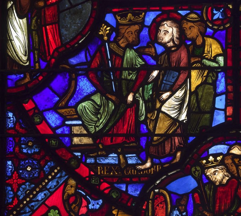 Photographie actuelle du 9e médaillon du vitrail de saint Thomas, Thomas présenté au roi Gundaferus, chapelle de tous les saints. DADP18, F. Lauginie