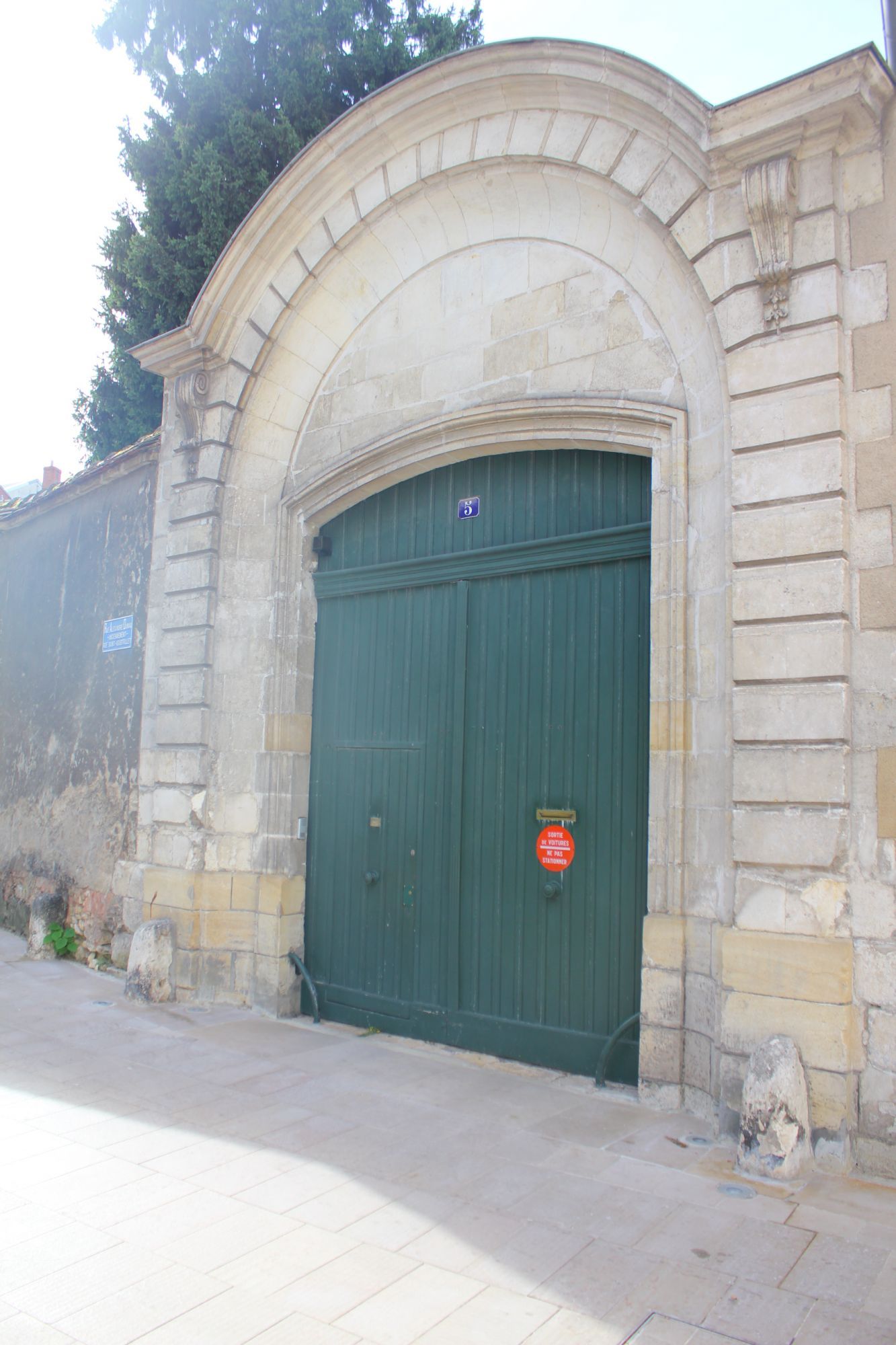 Portail du 5 rue Alexandre Dumas