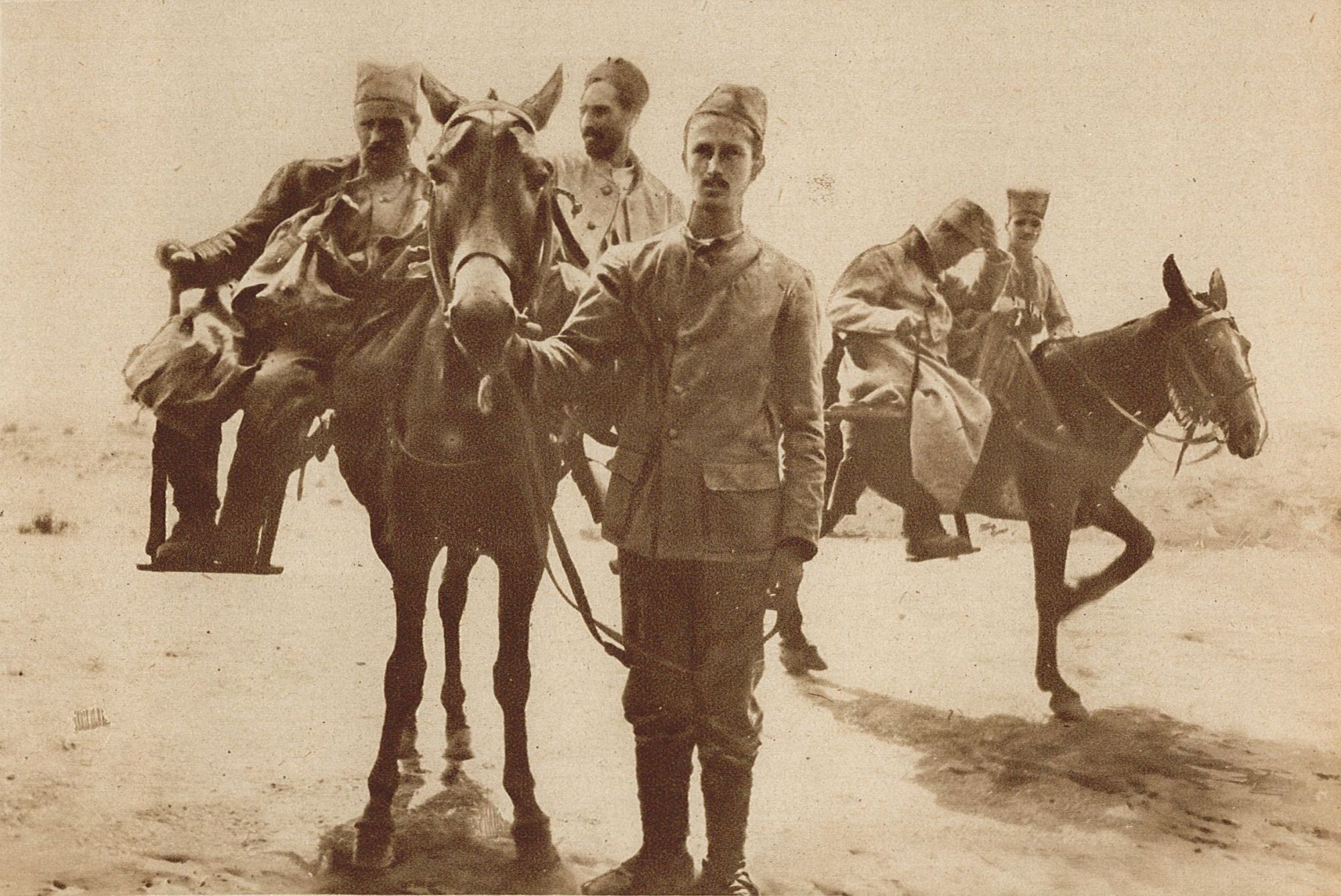 Serbes blessés évacués sur des mulets