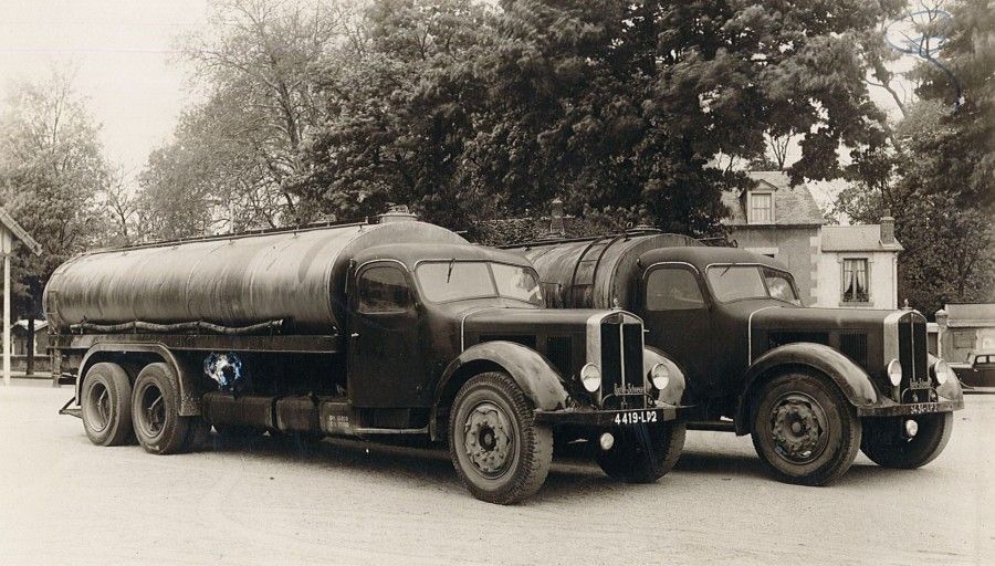 Deux camions Rochet-Schneider vendus aux Allemands (3 W 334)