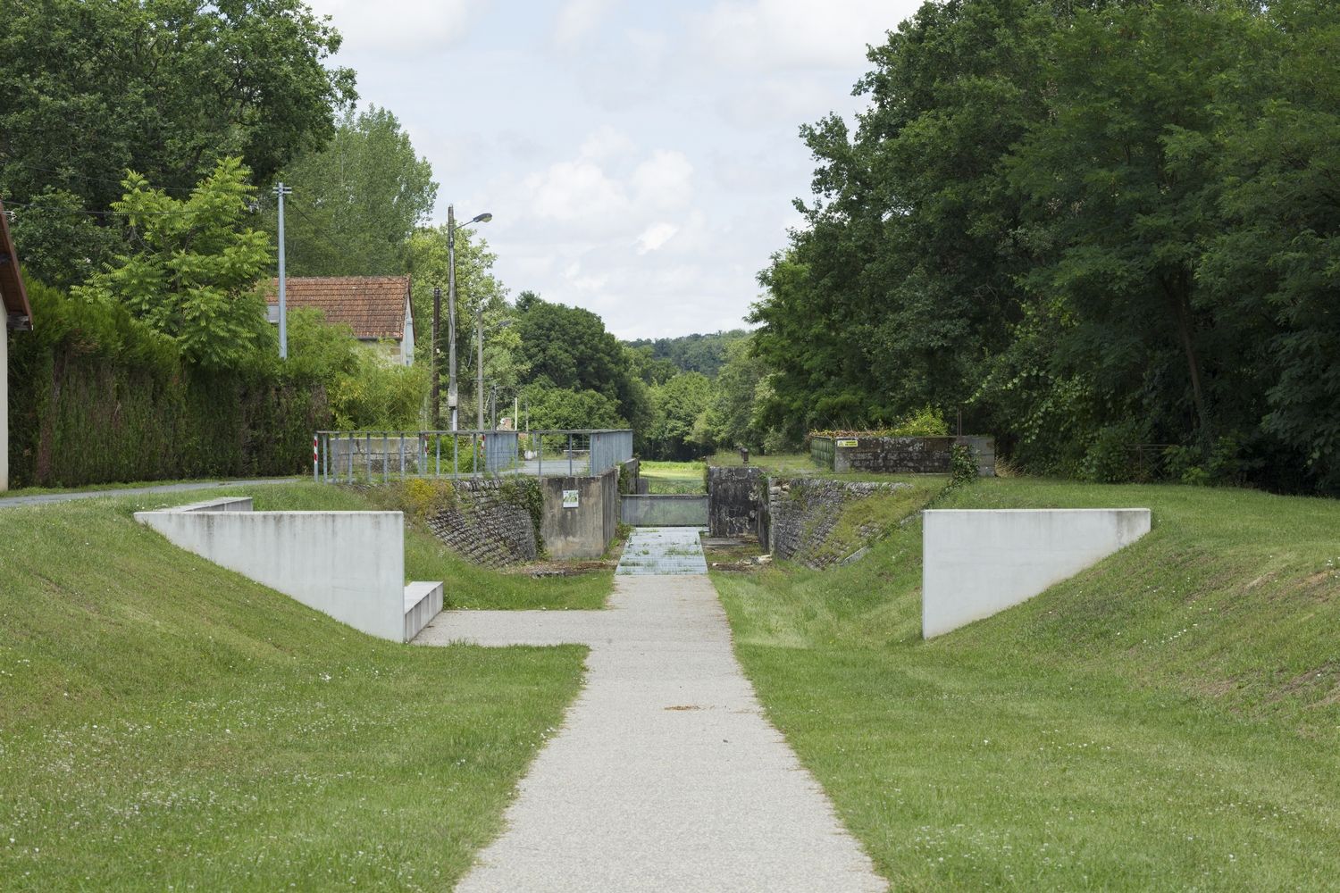 Le pont-canal et la double écluse de la Queune